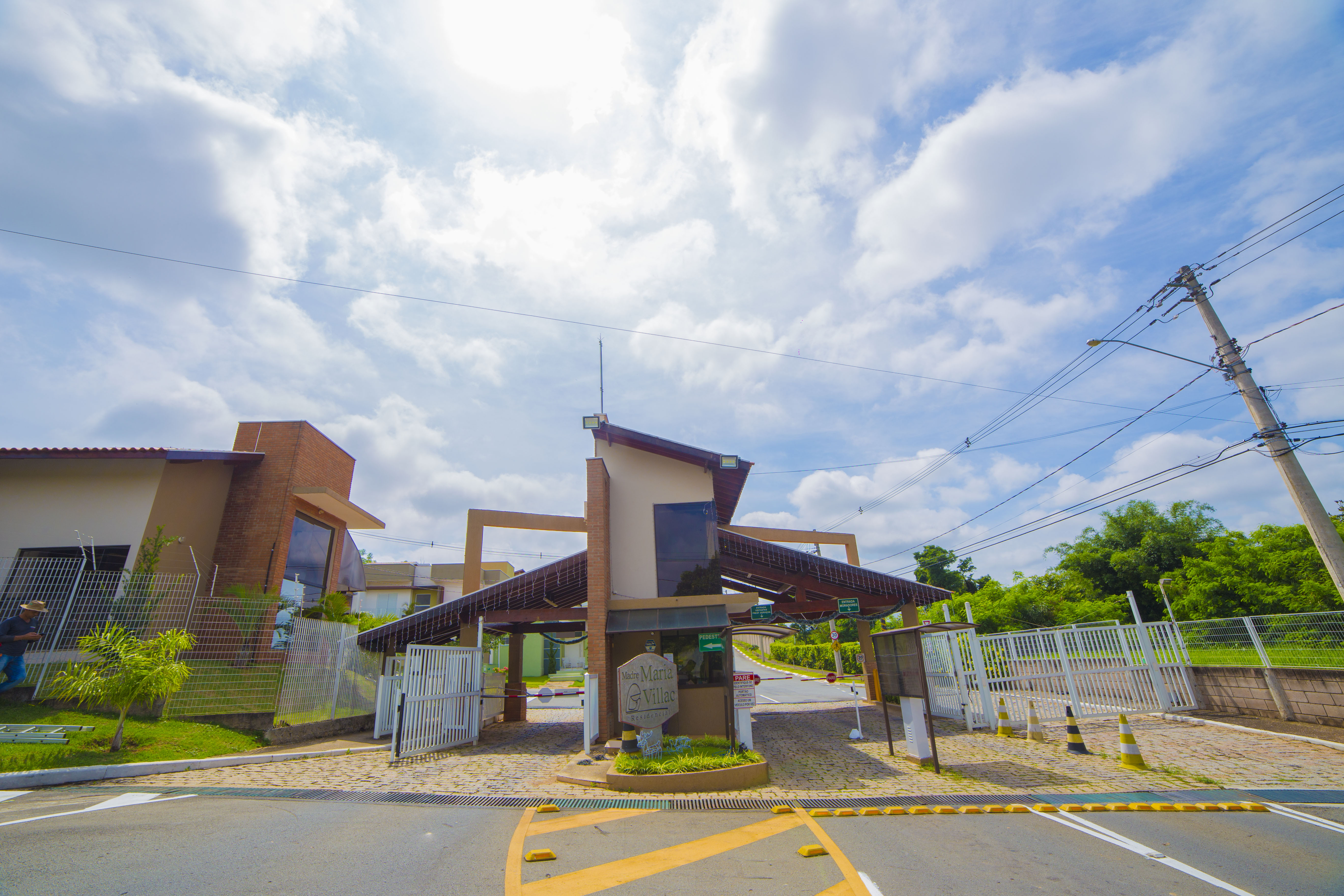 Entrada do Residencial Madre Maria Villac